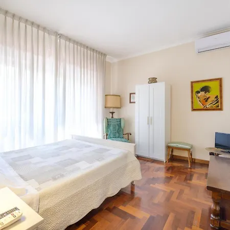 Two Elegant - Metro A Konukevi Roma