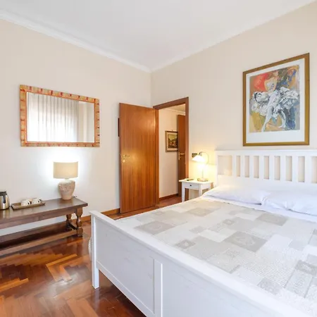 Two Elegant - Metro A Konukevi 4*