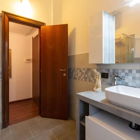 Two Elegant - Metro A 4* Rome